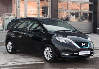 Подержанный автомобиль Nissan Note 2017 года (3 фото)
