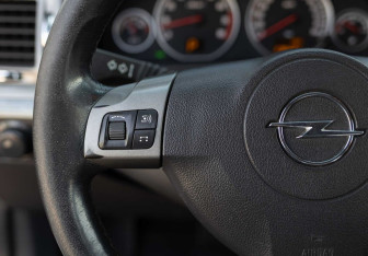 Подержанный автомобиль Opel Vectra Sedan 2006 года (11 фото)