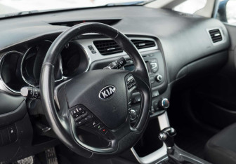 Подержанный автомобиль Kia Ceed Hatchback 2014 года (11 фото)