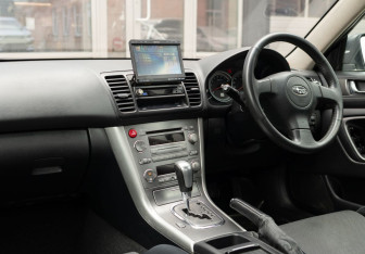 Подержанный автомобиль Subaru Legacy Sedan 2006 года (10 фото)