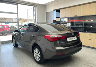 Подержанный автомобиль Kia Cerato Sedan 2013 года (7 фото)