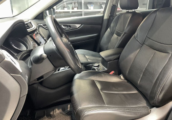 Подержанный автомобиль Nissan X-Trail 2017 года (9 фото)