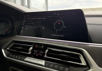 Подержанный автомобиль BMW X7 2019 года (25 фото)