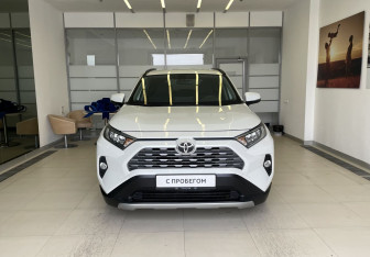 Подержанный автомобиль Toyota RAV4 2020 года (2 фото)