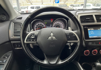 Подержанный автомобиль Mitsubishi ASX 2013 года (10 фото)