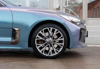 Подержанный автомобиль Kia Stinger 2018 года (9 фото)