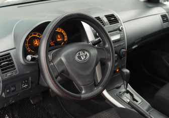 Подержанный автомобиль Toyota Corolla Sedan 2009 года (11 фото)