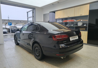 Подержанный автомобиль Volkswagen Jetta Sedan 2016 года (6 фото)