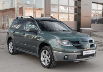 Подержанный автомобиль Mitsubishi Outlander 2004 года (3 фото)