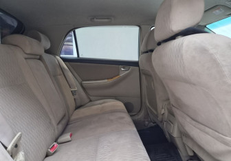 Подержанный автомобиль Toyota Corolla Hatchback 2005 года (13 фото)