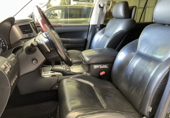 Подержанный автомобиль Lexus LX 2015 года (8 фото)