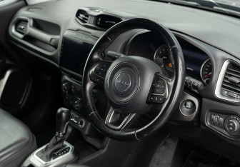 Подержанный автомобиль Jeep Renegade 2018 года (11 фото)