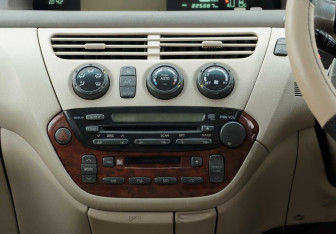 Подержанный автомобиль Toyota Vista Wagon 2000 года (14 фото)