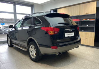 Подержанный автомобиль Hyundai ix55 2012 года (7 фото)