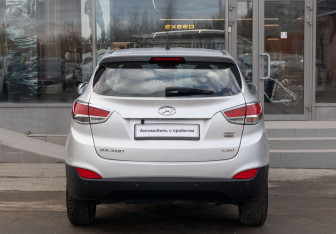 Подержанный автомобиль Hyundai Tucson 2010 года (6 фото)