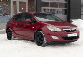 Подержанный автомобиль Opel Astra Hatchback 2011 года (3 фото)