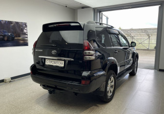 Подержанный автомобиль Toyota Land Cruiser Prado 2006 года (4 фото)
