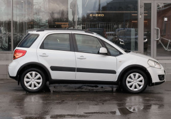 Подержанный автомобиль Suzuki SX4 Sedan 2013 года (4 фото)