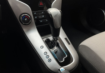 Подержанный автомобиль Chevrolet Cruze Sedan 2011 года (11 фото)