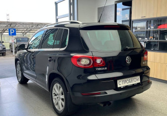 Подержанный автомобиль Volkswagen Tiguan 2008 года (6 фото)