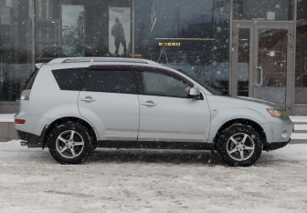 Подержанный автомобиль Mitsubishi Outlander 2007 года (4 фото)