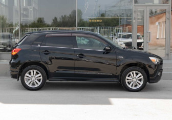 Подержанный автомобиль Mitsubishi RVR Suv 2010 года (4 фото)