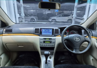 Подержанный автомобиль Toyota Corolla Hatchback 2005 года (8 фото)