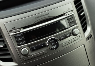 Подержанный автомобиль Subaru Legacy Sedan 2011 года (14 фото)