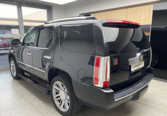 Подержанный автомобиль Cadillac Escalade Suv 2012 года (7 фото)
