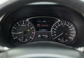 Подержанный автомобиль Nissan Pathfinder 2016 года (13 фото)