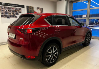 Подержанный автомобиль Mazda CX-5 2017 года (5 фото)