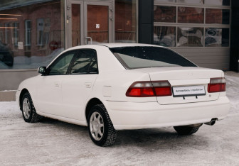 Подержанный автомобиль Mazda Capella Sedan 1999 года (7 фото)