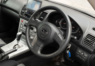 Подержанный автомобиль Subaru Legacy Sedan 2006 года (11 фото)