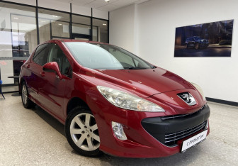 Подержанный автомобиль Peugeot 308 Hatchback 2010 года (4 фото)