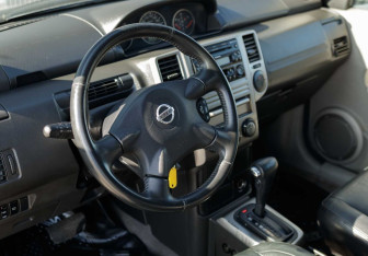 Подержанный автомобиль Nissan X-Trail 2004 года (11 фото)