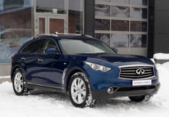 Подержанный автомобиль Infiniti FX 2012 года (3 фото)
