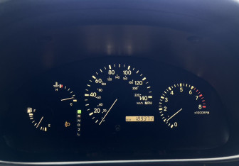 Подержанный автомобиль Lexus RX 2002 года (12 фото)