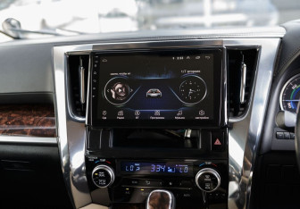 Подержанный автомобиль Toyota Alphard 2018 года (14 фото)