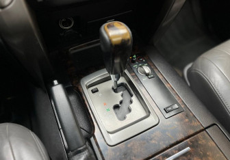 Подержанный автомобиль Toyota Land Cruiser Suv 2008 года (8 фото)