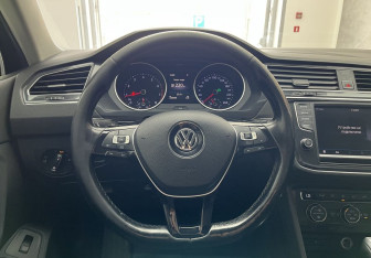 Подержанный автомобиль Volkswagen Tiguan 2017 года (9 фото)