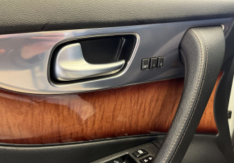 Подержанный автомобиль Infiniti FX 2010 года (18 фото)