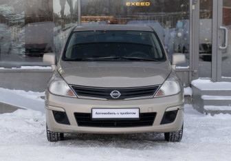 Подержанный автомобиль Nissan Tiida Hatchback 2012 года (2 фото)