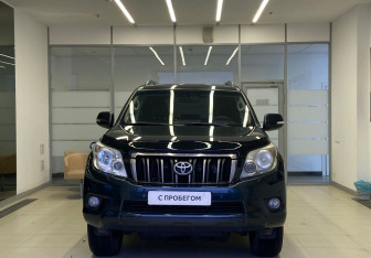 Подержанный автомобиль Toyota Land Cruiser Prado 2010 года (3 фото)