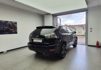 Подержанный автомобиль Lexus RX 2004 года (4 фото)