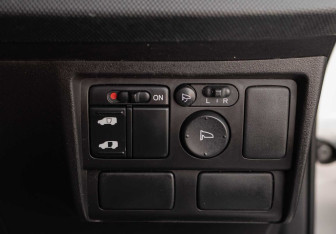 Подержанный автомобиль Honda Freed 2010 года (15 фото)