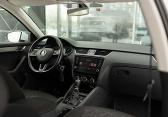 Подержанный автомобиль Skoda Octavia Liftback 2018 года (10 фото)