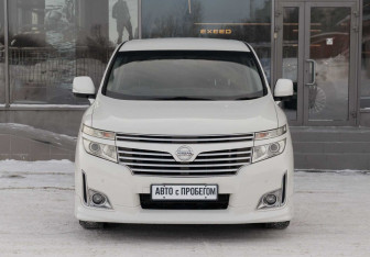 Подержанный автомобиль Nissan Elgrand 2011 года (2 фото)