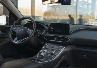 Подержанный автомобиль Hyundai Santa Fe 2021 года (10 фото)