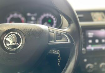 Подержанный автомобиль Skoda Octavia Liftback 2018 года (15 фото)