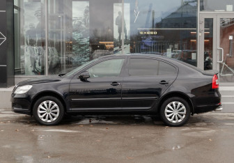 Подержанный автомобиль Skoda Octavia Liftback 2011 года (8 фото)